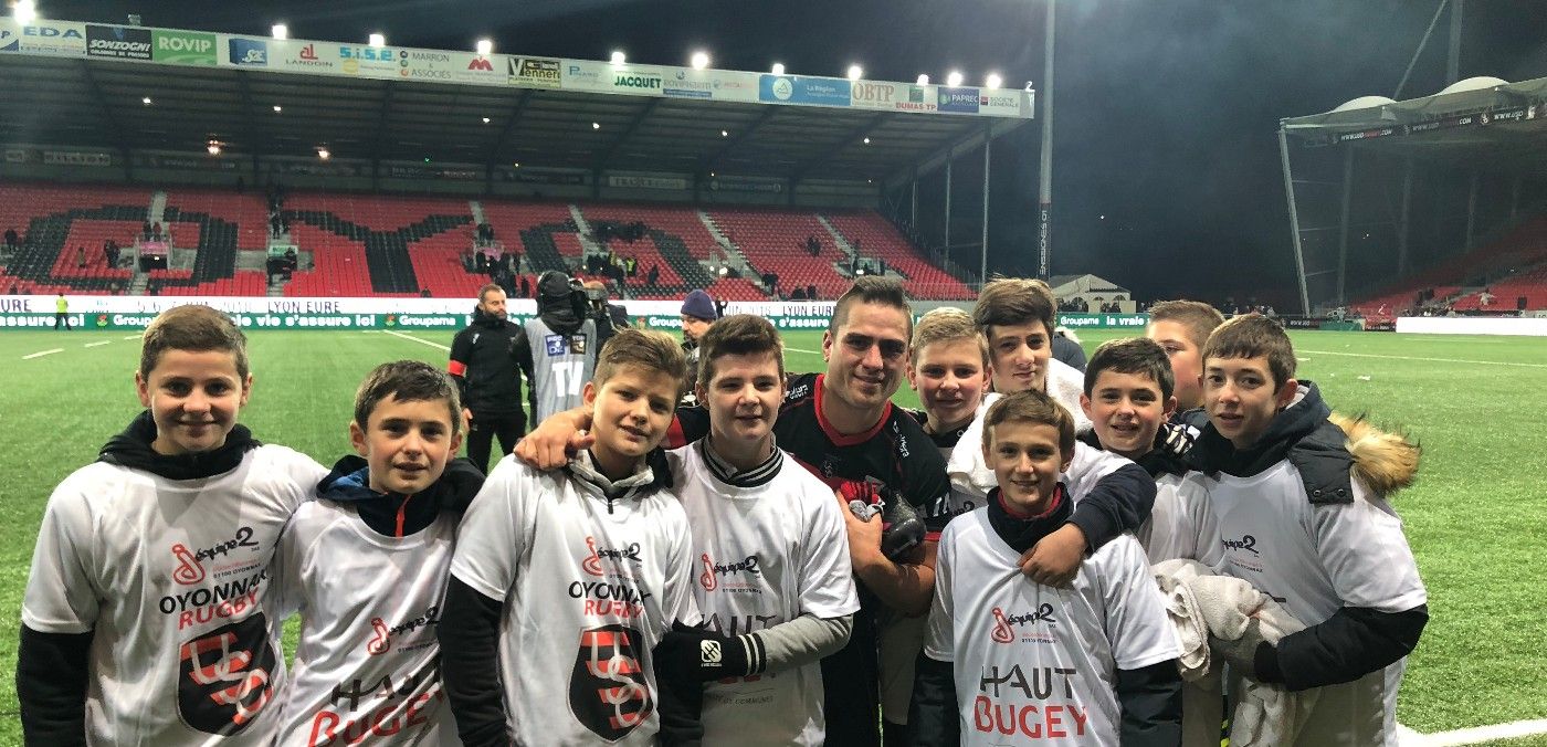 Les U14 en ramasseurs de balle pour US Oyonnax - Stade Rochelais